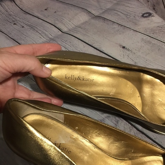 Kelly & Katie gold platform peep toe wedges - Picture 4 of 10